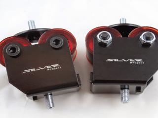 Nissan_350Z_sarjan_moottorin_kumityyny