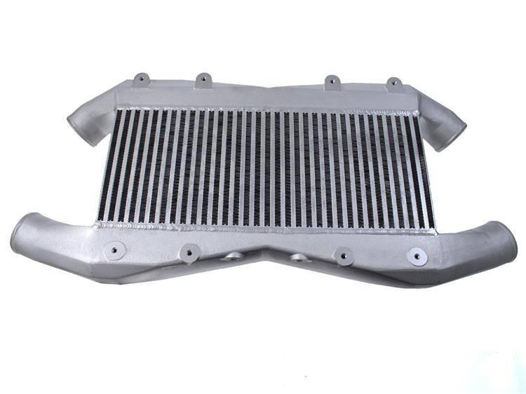 Nissan_GT_R_mallin_valijaahdytin_Front_mount